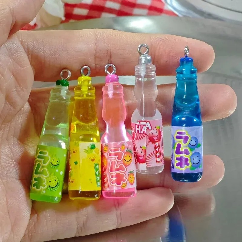 Resin Art Keychain - 10 Buah Liontin Resin Botol Soda