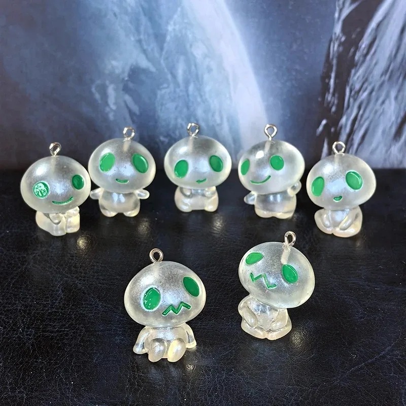 Resin Art Keychain - 7 Buah Liontin Resin Alien Menyala